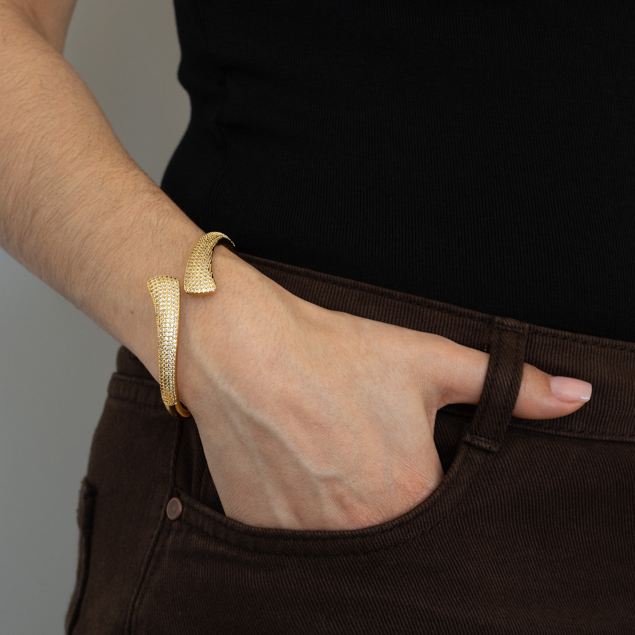 Escrava Latão Dourado com Zircônias - COLEÇÃO BRASS