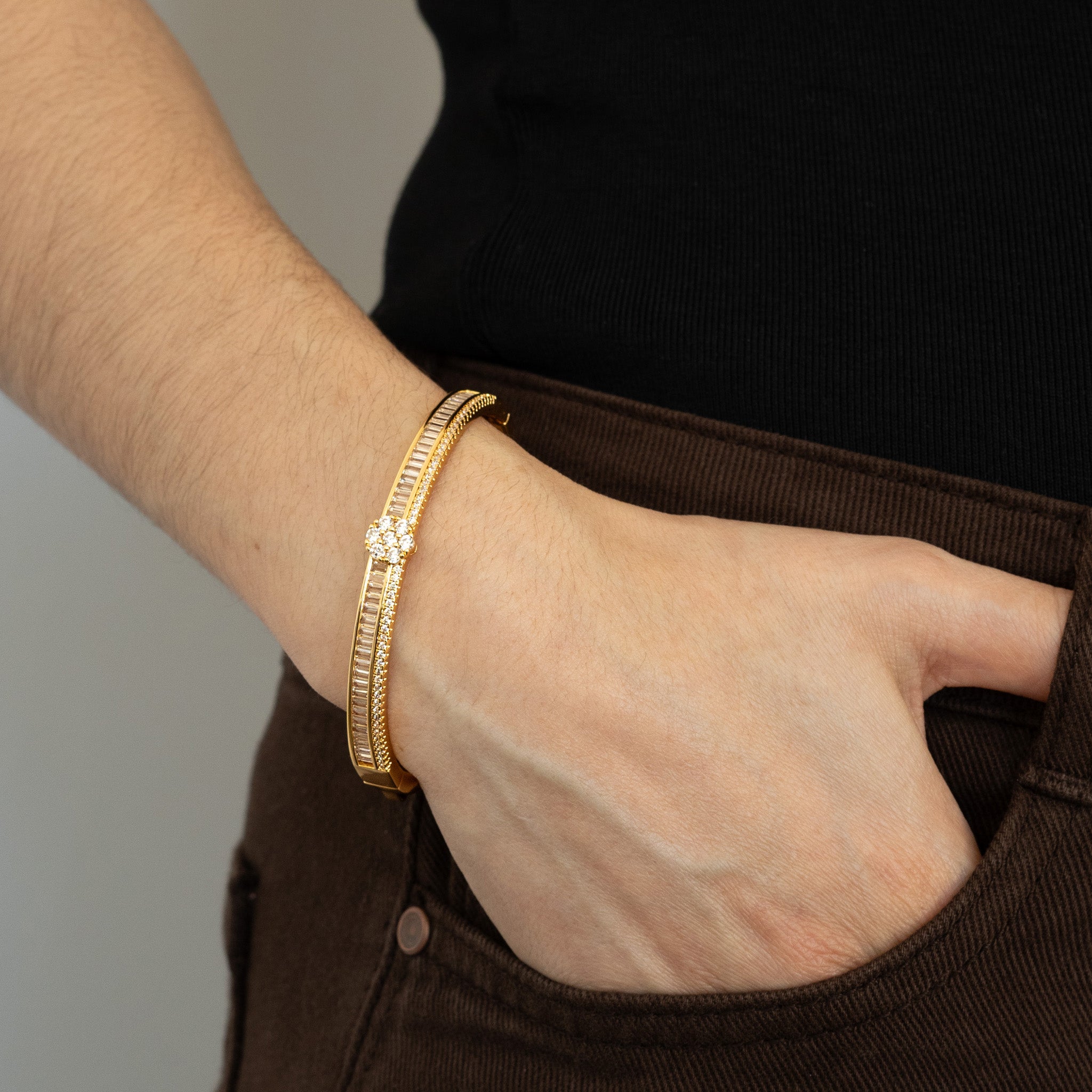 Escrava Latão Dourado com Zircônias - COLEÇÃO BRASS