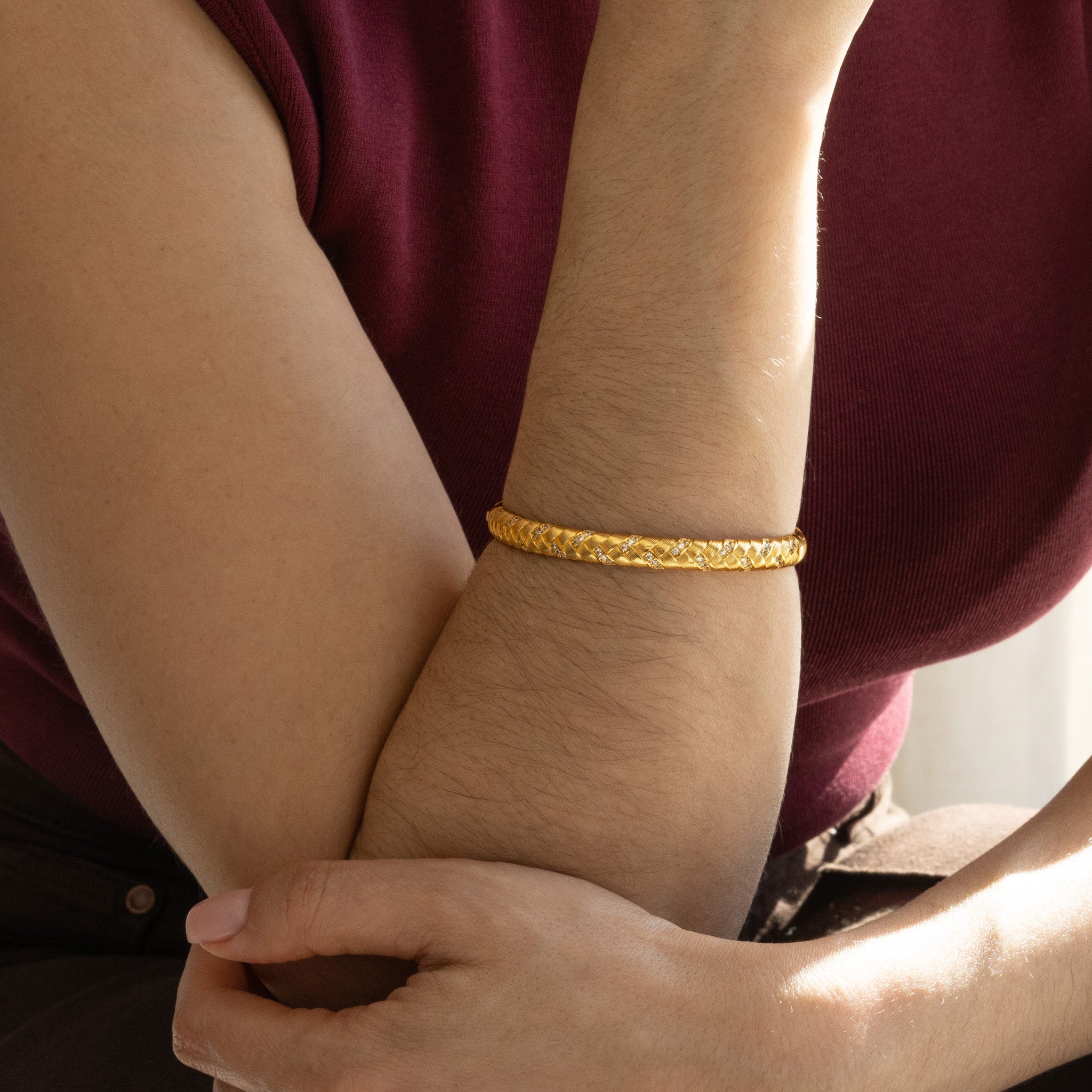 Escrava Latão Dourado com Zircônias - COLEÇÃO BRASS