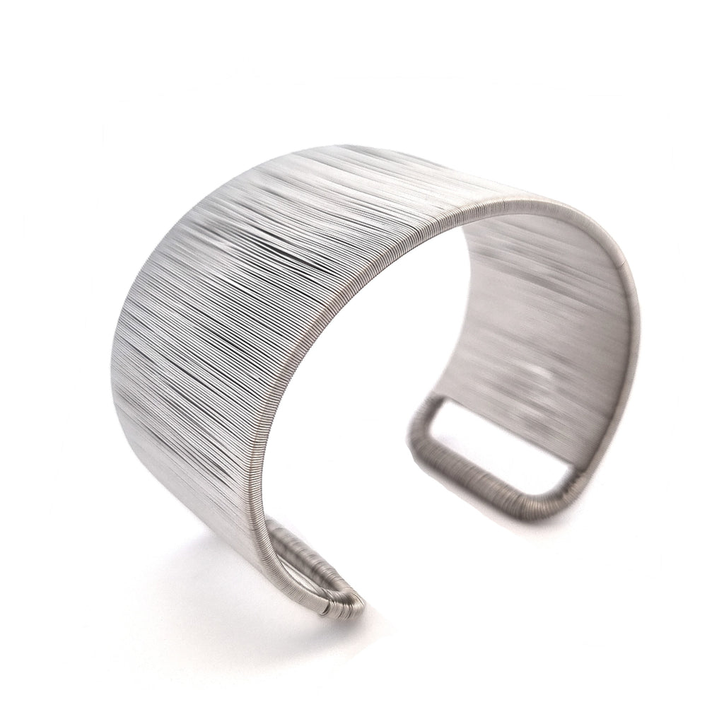 Escrava Elegante em Latão