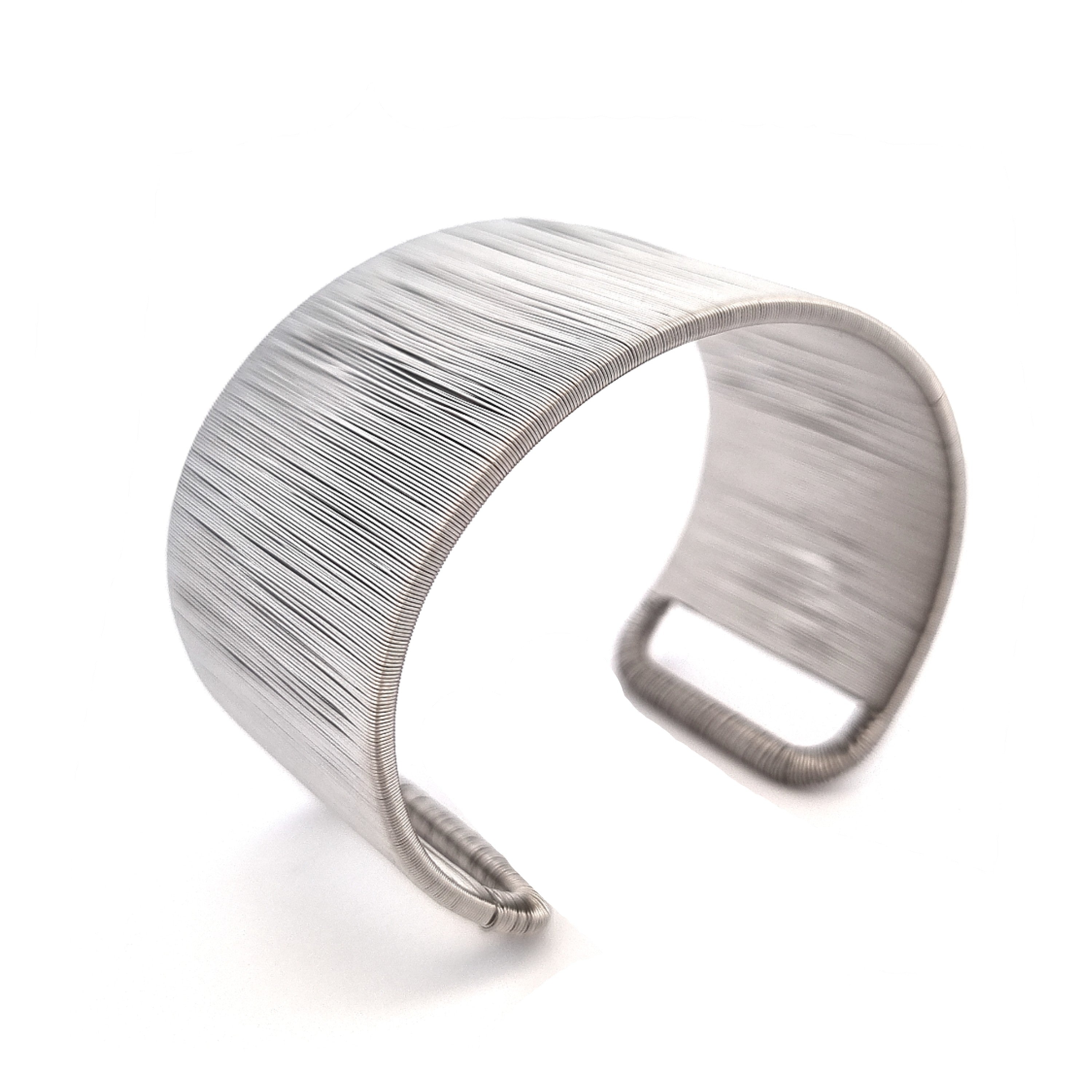 Escrava Elegante em Latão